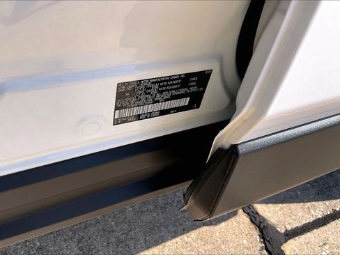 Used 2025 Toyota RAV4 XLE FWD image 37