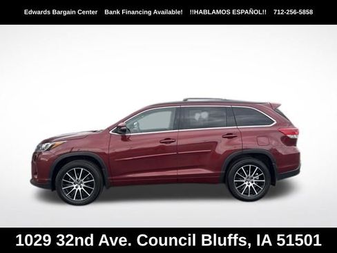 Used 2017 Toyota Highlander SE AWD/4WD image 4