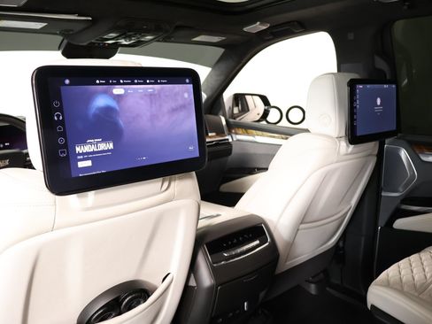 Used 2025 Cadillac Escalade ESV Sport Platinum w/ LPO, Floor Liner Package AWD/4WD image 17