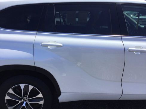 Used 2020 Toyota Highlander XLE FWD image 13