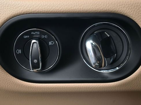 Certified 2026 Porsche Macan AWD/4WD image 24
