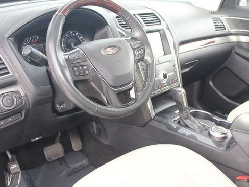 Used 2019 Ford Explorer Platinum image 14