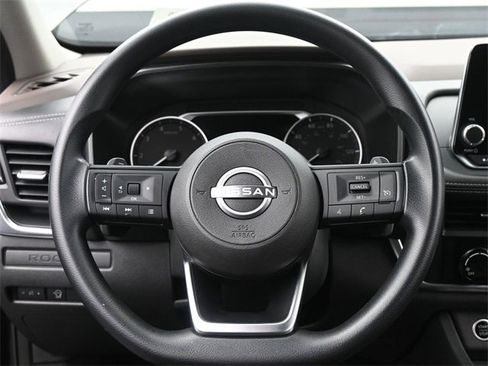 Used 2023 Nissan Rogue S image 28