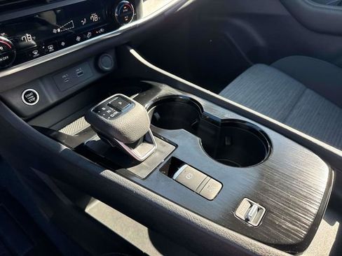 Used 2023 Nissan Rogue SV image 31