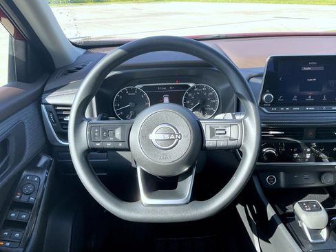 Used 2023 Nissan Rogue S AWD/4WD image 13