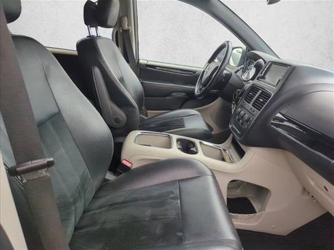 Used 2018 Dodge Grand Caravan SXT image 18