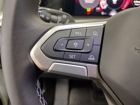 New 2025 Volkswagen Tiguan SE image 26