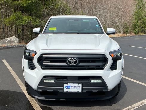 Used 2025 Toyota Tacoma SR5 image 8