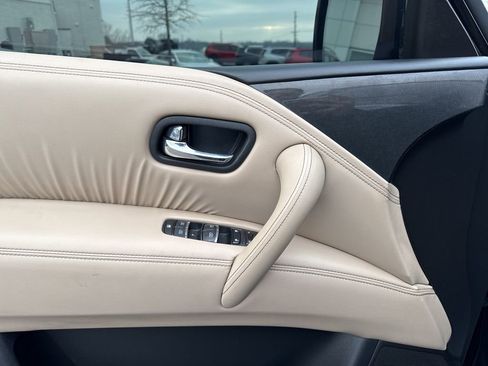 Used 2024 Nissan Armada SV image 11