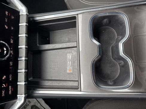 Used 2025 GMC Acadia Elevation image 33