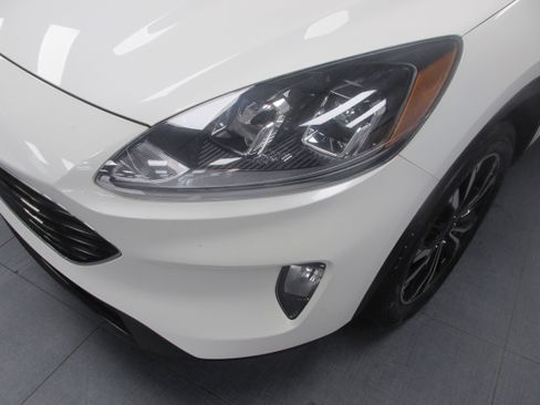 Used 2022 Ford Escape SEL w/ SEL Stealth AWD Package image 9