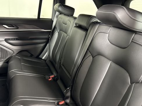 New 2025 Jeep Grand Cherokee Limited w/ Trailer Tow Package image 13