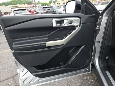 Used 2021 Ford Explorer Limited w/ Equipment Group 301A AWD/4WD image 11