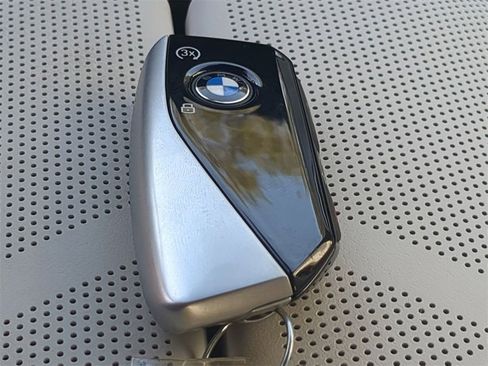 New 2026 BMW 740i xDrive w/ Premium Package image 28