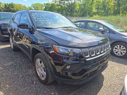 Used 2022 Jeep Compass Latitude w/ Convenience Group AWD/4WD image 3