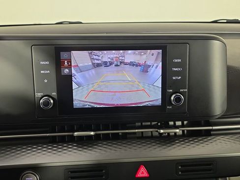 Used 2023 Kia Carnival LX FWD image 23