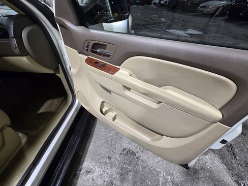 Used 2010 GMC Yukon SLT w/ SLT Chrome Package image 30