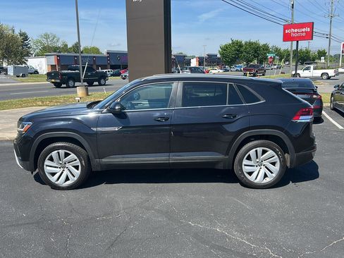 Used 2022 Volkswagen Atlas Cross Sport SE AWD/4WD image 2