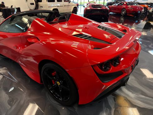Used 2021 Ferrari F8 Tributo RWD image 10