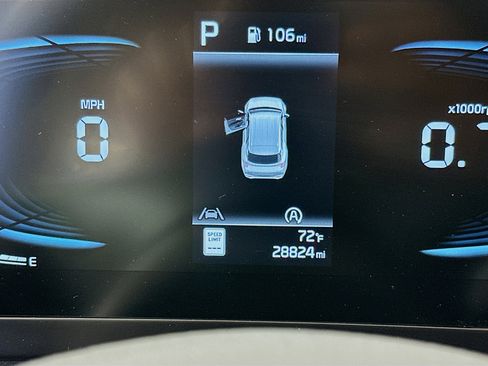 Used 2025 Kia Sportage LX image 18