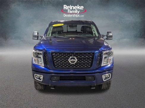 Used 2018 Nissan Titan PRO-4X w/ Pro-4x Convenience Package image 2