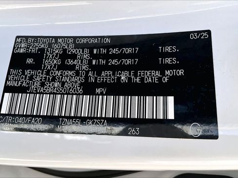 Used 2025 Toyota 4Runner SR5 AWD/4WD image 32