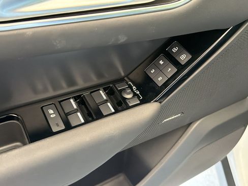 Used 2026 Land Rover Range Rover Velar S AWD/4WD image 15