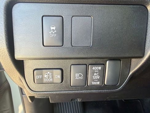 Used 2022 Toyota Tacoma TRD Off-Road AWD/4WD image 10