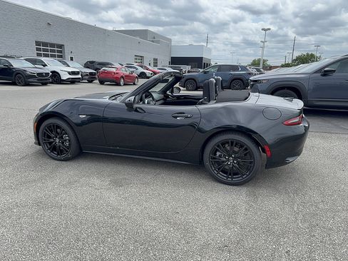 New 2026 MAZDA MX-5 Miata Club w/ Weather Package RWD image 8