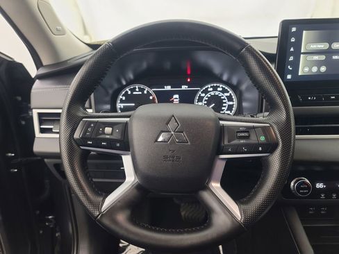 Used 2025 Mitsubishi Outlander SE image 31