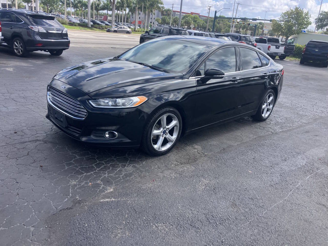 Used 2016 Ford Fusion SE w/ Equipment Group 201A FWD image 4