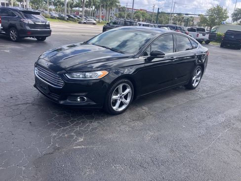 Used 2016 Ford Fusion SE w/ Equipment Group 201A FWD image 4