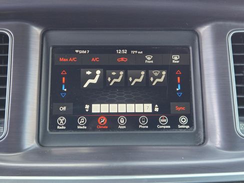 Used 2018 Dodge Charger SXT RWD image 10