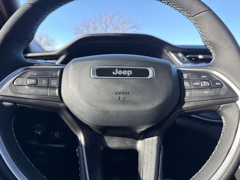 Used 2025 Jeep Grand Cherokee Altitude image 29
