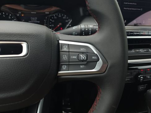 Used 2025 Jeep Compass Trailhawk AWD/4WD image 14