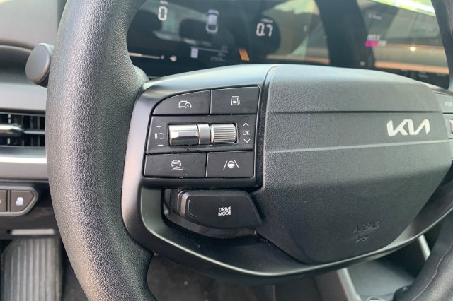 Used 2025 Kia K4 FWD image 25
