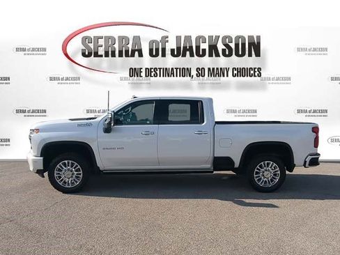 Used 2022 Chevrolet Silverado 2500 High Country w/ Z71 Off-Road Package AWD/4WD image 5