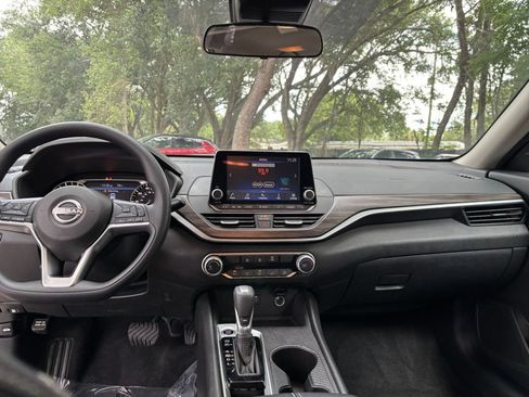 Used 2025 Nissan Altima 2.5 SV FWD image 33