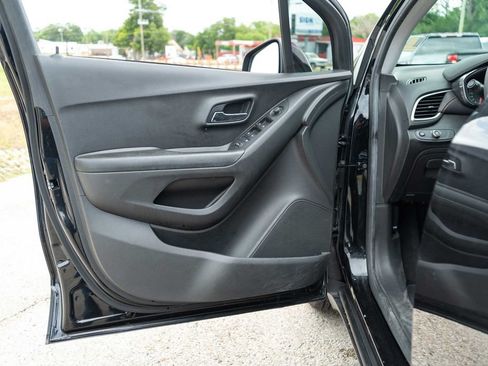 Used 2021 Chevrolet Trax LS w/ Tint and Cruise Package FWD image 13