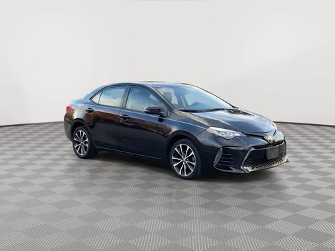 Used 2017 Toyota Corolla SE image 2