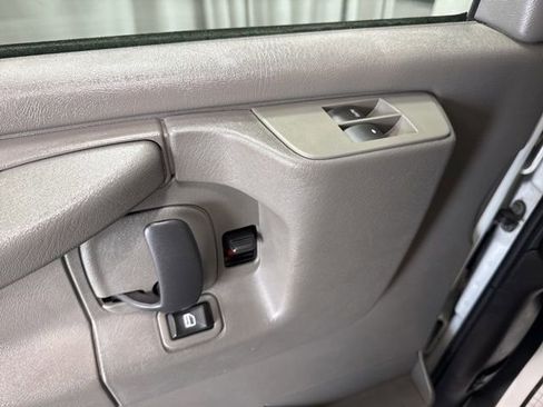 Used 2009 GMC Savana 2500 image 17