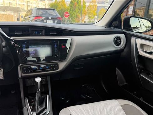 Used 2019 Toyota Corolla LE FWD image 24