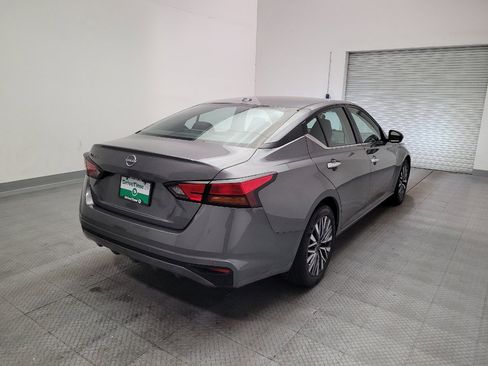 Used 2025 Nissan Altima 2.5 SV FWD image 9