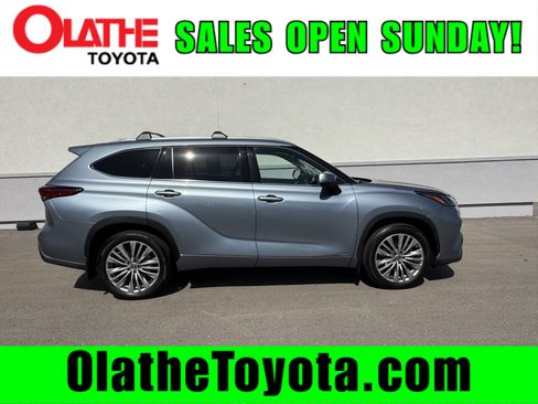 Used 2023 Toyota Highlander Platinum AWD/4WD image 1
