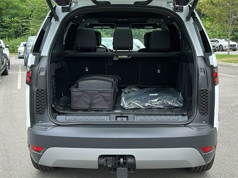 New 2025 Land Rover Discovery S image 28