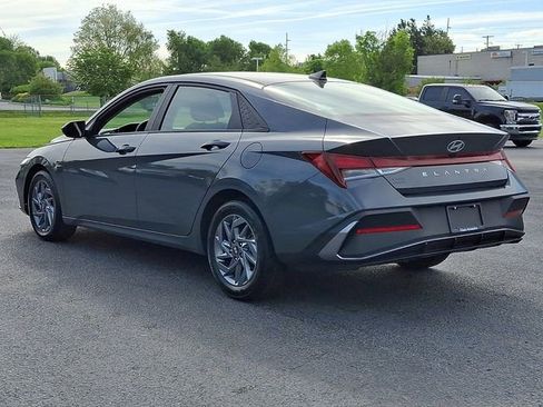 Used 2024 Hyundai Elantra SEL FWD image 7
