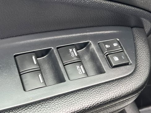 Used 2022 Honda Pilot Sport image 13