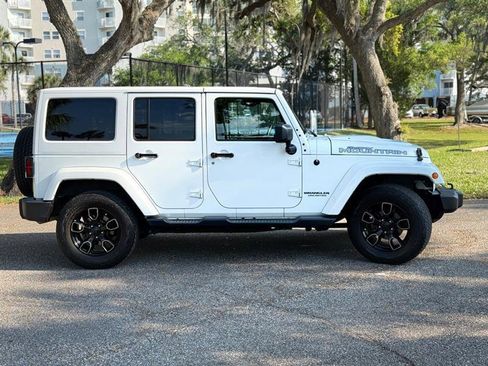 Used 2017 Jeep Wrangler Unlimited Sahara image 6