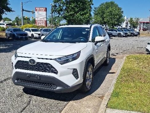 Used 2023 Toyota RAV4 XLE w/ Convenience Package FWD image 3