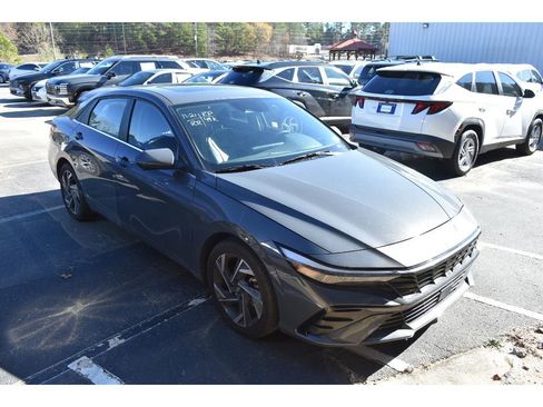 Used 2024 Hyundai Elantra Limited image 2